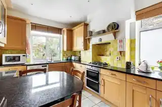 22 Broughton Avenue, photo 3