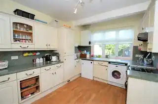 22 Bryanston Avenue, photo 3
