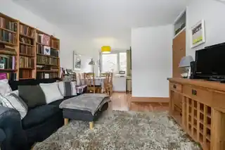 22 Carston Close, photo 3