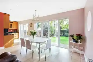 22 Church Crescent, photo 4