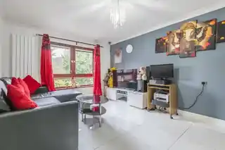 22 Diana Gardens, photo 4
