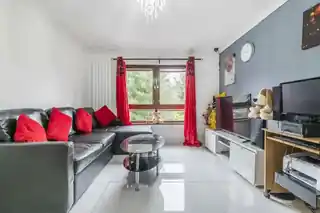 22 Diana Gardens, photo 3