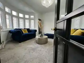 22 Downshall Avenue, photo 3