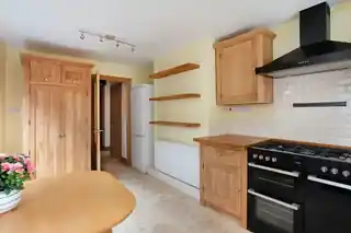 22 Elverson Road, photo 4
