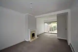 22 Fairfield Close, photo 2