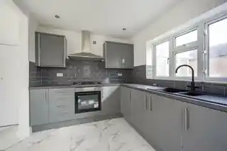 22 Glebe Road, photo 2