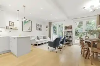 22 Greenstead Gardens, photo 2