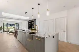 22 Hebdon Road, photo 2