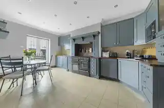 22 Hill Crescent, photo 2
