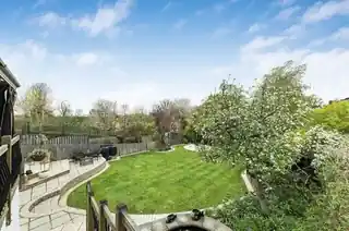 22 Hill Crescent, photo 3