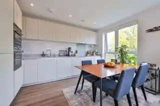22, Howell Court, Enfield Road, photo 4