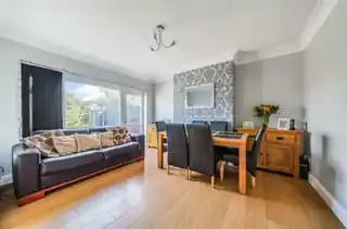 22 Kenmore Avenue, photo 3