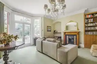 22 Latchmere Road, photo 3
