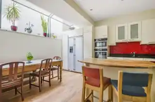 22 Latchmere Road, photo 4