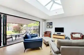22 Longlands Park Crescent, photo 3