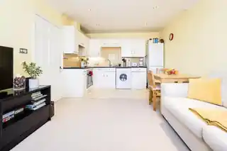 22 Luton Road, photo 4