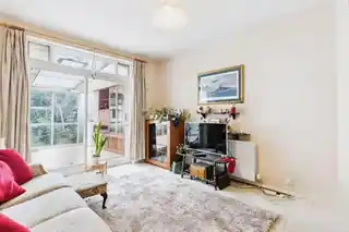 22 Manor Avenue, photo 3