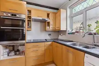 22 Manor Avenue, photo 2