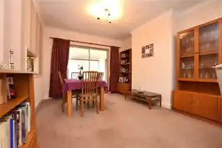 22 Mayesford Road, photo 3