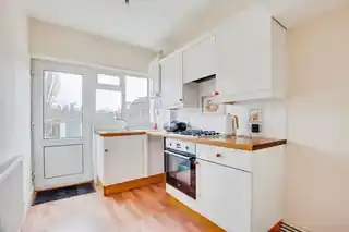 22 Medway Gardens, photo 2
