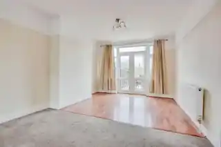 22 Medway Gardens, photo 4