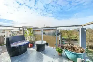 22, Needham Court, Blagrove Road, photo 4