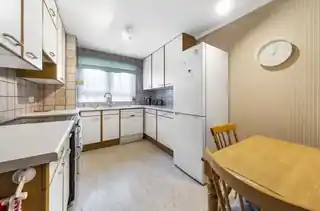 22 Salisbury Close, photo 3