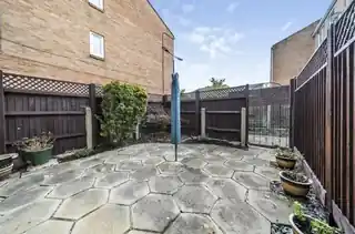 22 Salisbury Close, photo 2