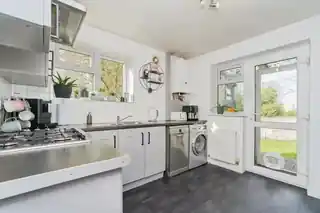 22 Thwaite Close, photo 3