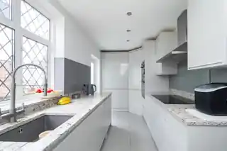 22 Tudor Close, photo 3