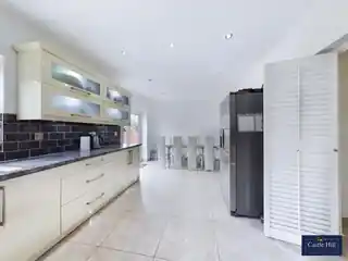 22 Walnut Tree Road, photo 3
