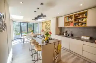 22 Warburton Road, photo 2
