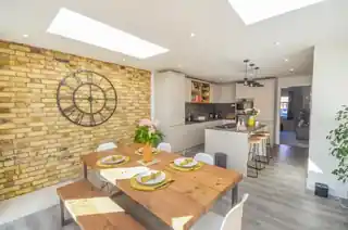 22 Warburton Road, photo 3