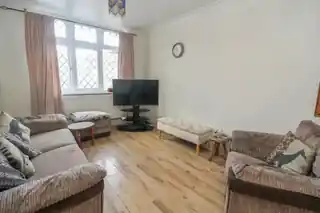 22 Woodland Way, photo 2