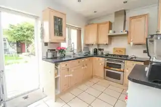 22 Woodland Way, photo 4