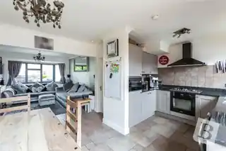 221 Warren Drive, photo 4