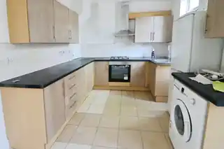222 Aldborough Road South, photo 4