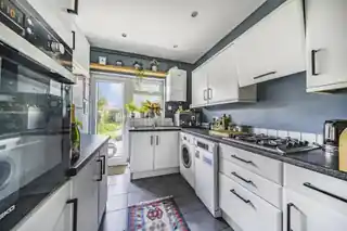 223 Manor Lane, photo 2