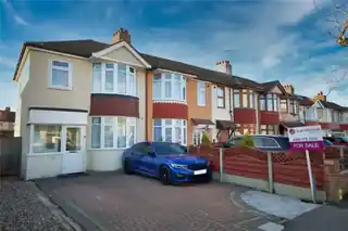 226 Wennington Road, photo 3