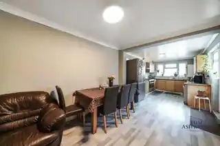 229 Sherrard Road, photo 4