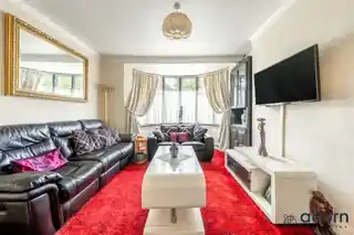 229 Watford Way, photo 2