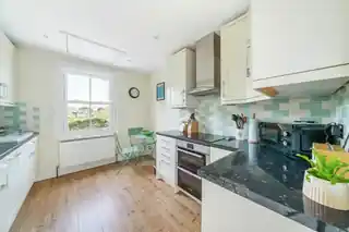 22A Glenthorne Road, photo 3