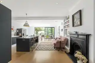 23 Birchlands Avenue, photo 2