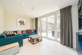 23 Bourke Close, photo 2