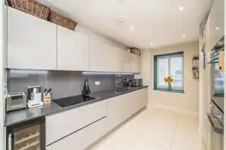 23 Bourke Close, photo 4