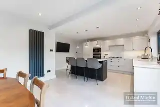23 Briton Hill Road, photo 4