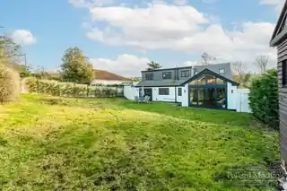 23 Briton Hill Road, photo 2