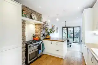 23 Casewick Road, photo 3