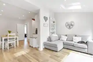 23 Chertsey Drive, photo 2
