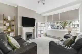 23 Chertsey Drive, photo 4